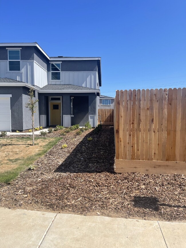 Building Photo - 2411 Urdaneta Way
