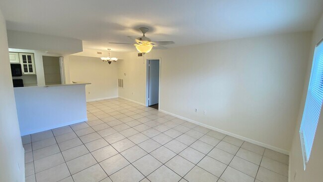Building Photo - 2 Bedroom, 2 Bath in Kissimmee!