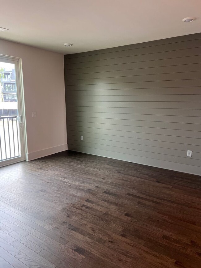 Building Photo - East Nashville Condo