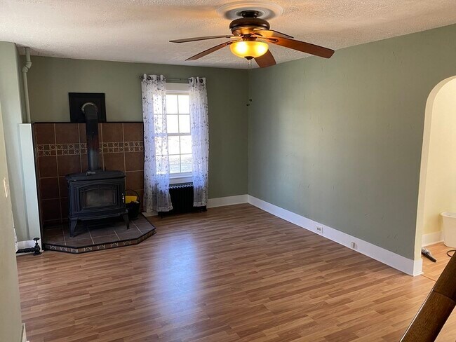 Foto del edificio - 74 Moore Ave