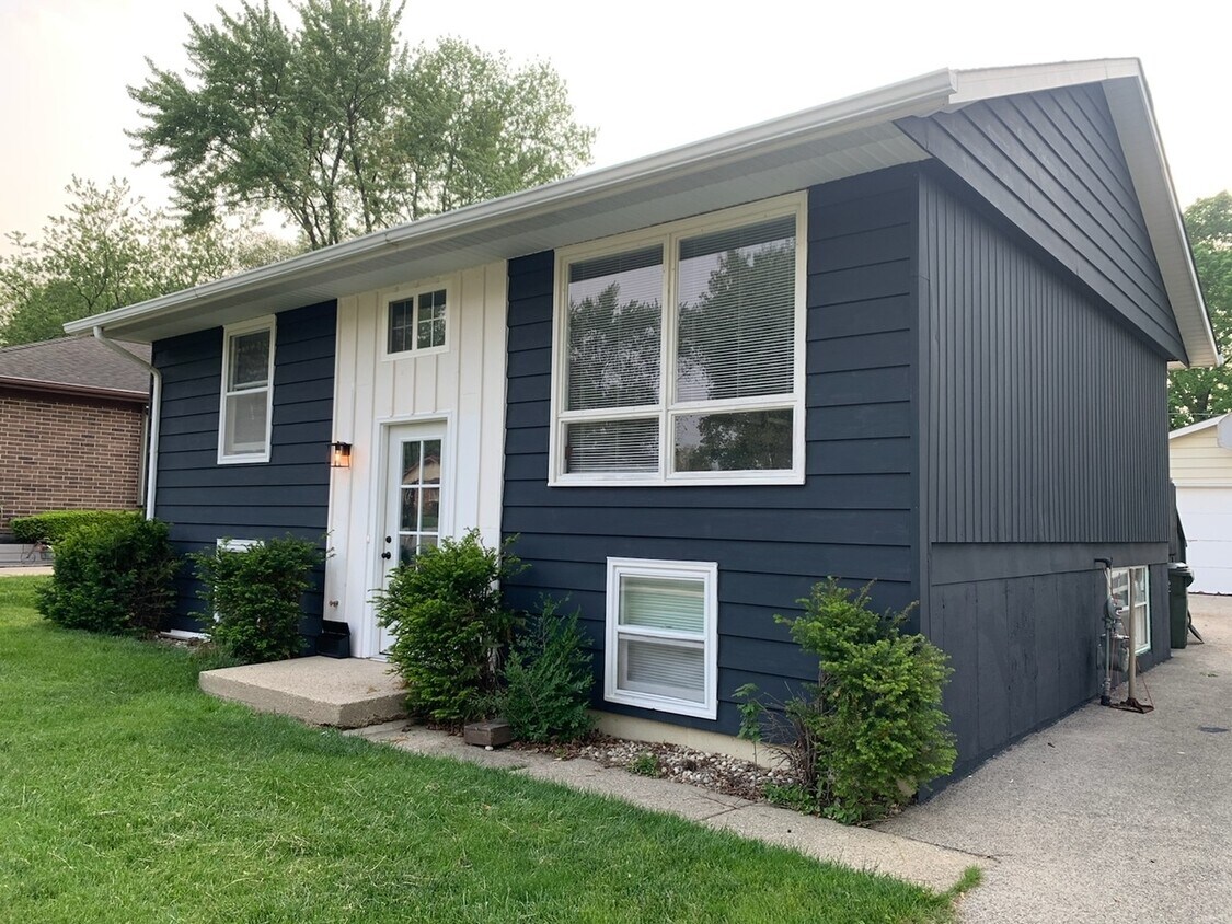 70 Walnut Ct, Mundelein, IL 60060 House for Rent in Mundelein, IL