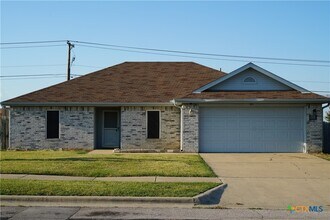Building Photo - 401 James Loop