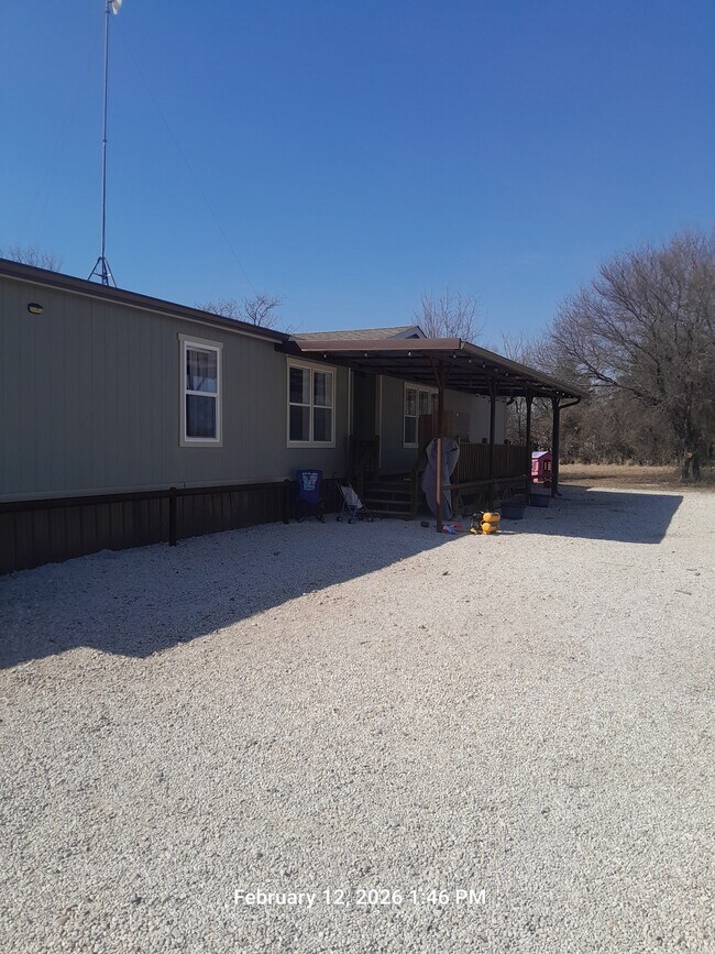 Building Photo - 404 W Old Axtell Rd