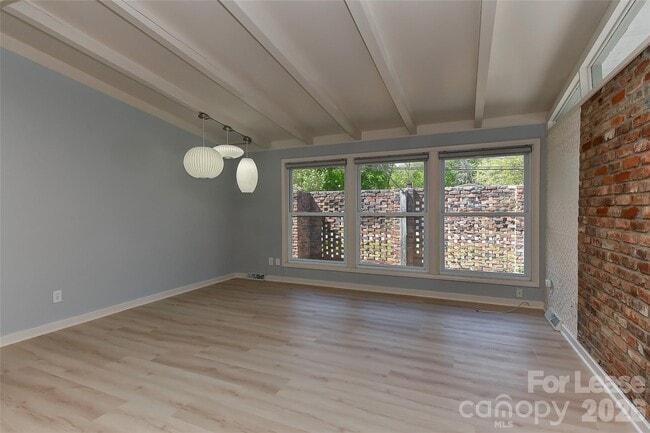 Building Photo - 3111 Spring Valley Rd