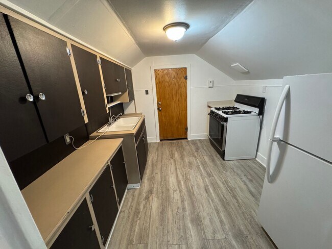 Foto del edificio - 724 1st Ave SW