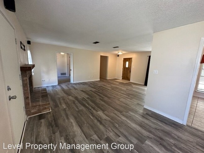 Building Photo - 3 br, 2 bath House - 572 Ridgewood Drive