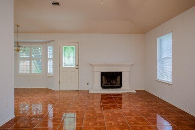Building Photo - 802 Luke Ln