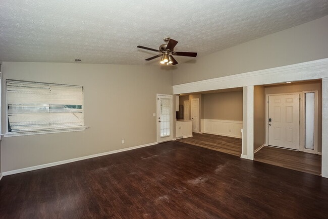 Foto del edificio - 596 Post Oak Rd