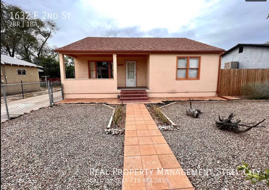 Primary Photo - Spacious 2 Bedroom Home with Bonus Room