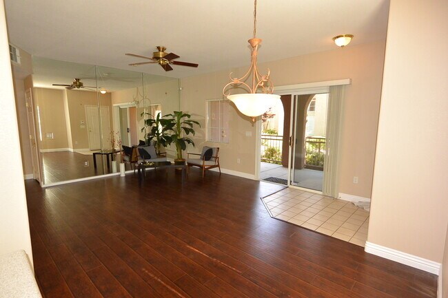 Building Photo - 1st Flr Condo 2 Bed W/Den - Gated Communit...