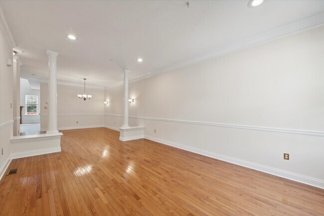 Building Photo - 175 Mountain View Dr