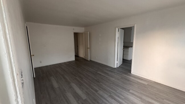 Foto del edificio - 1248 E 15th St