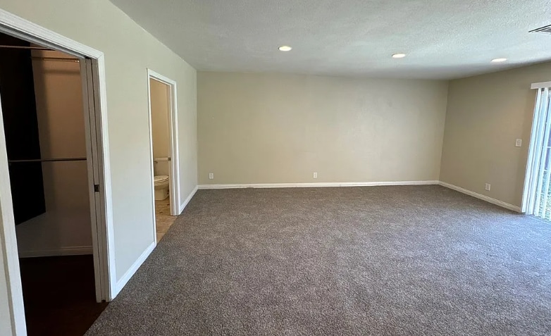 Foto principal - 8827 Darby Ave