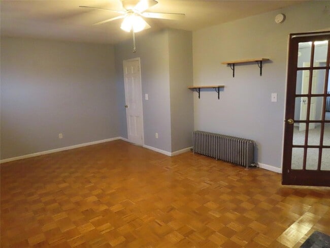Building Photo - 206 Deer Park Ave