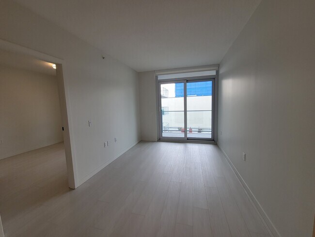 Photo du bâtiment - 180-180 E 2nd Ave