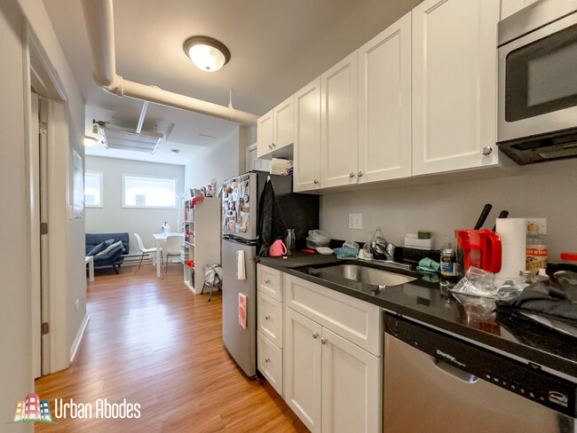Building Photo - 4714 N Racine Ave