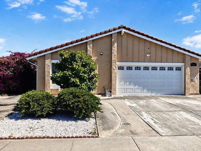 Building Photo - 2086 Fairway Glen Dr
