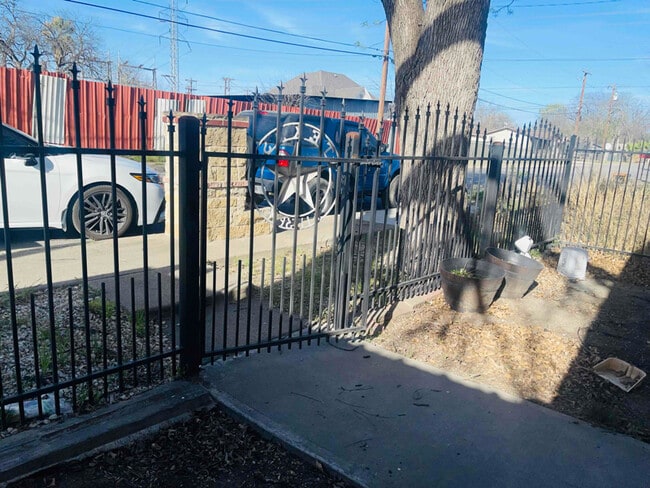 Building Photo - 1416 Vickers Ave