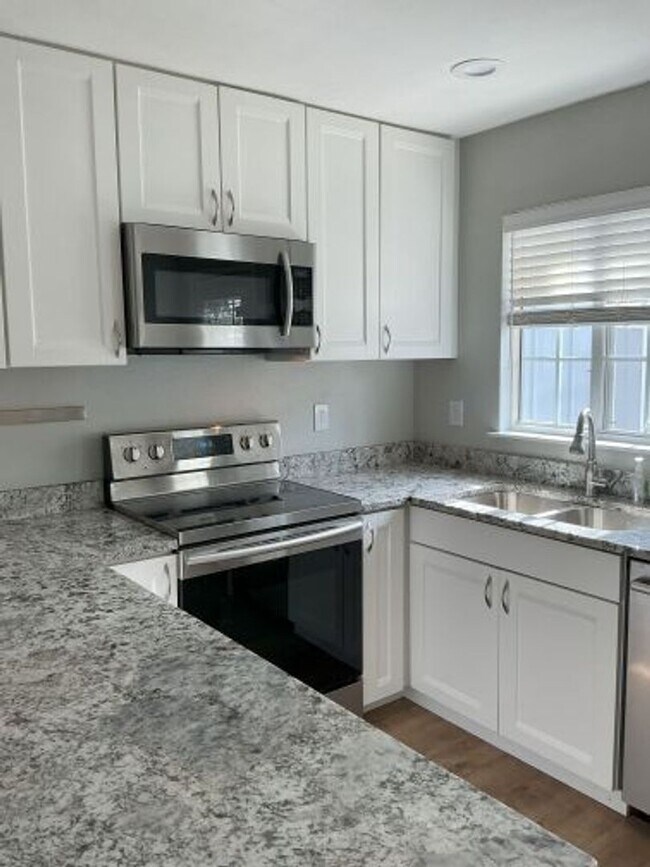 Foto del edificio - **Newly Upgraded Townhome**