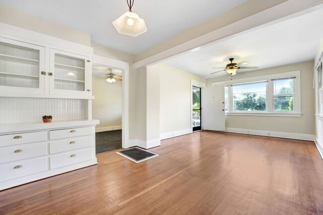 Building Photo - 505 E Olive Ave