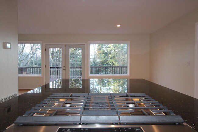 Building Photo - 2206