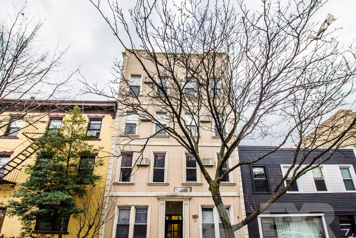 Primary Photo - 76 N 7th St