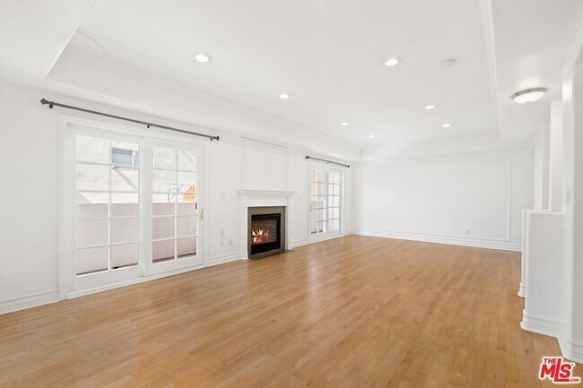 Foto del edificio - 11723 Mayfield Ave