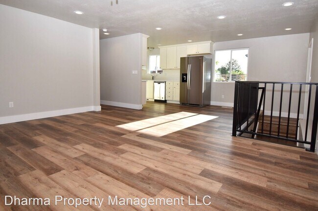 Building Photo - 5 br, 3 bath House - 997 N 350 E