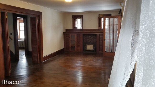 Foto del edificio - 4 br, 1.5 bath House - 15 Broadway Ave