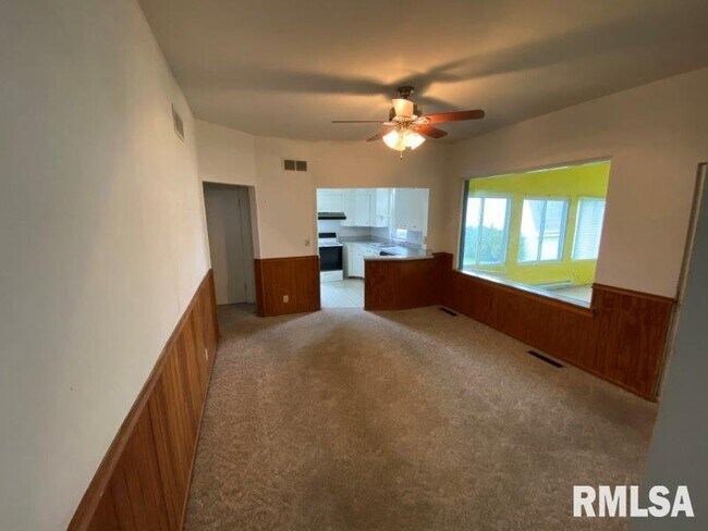 Building Photo - 1330 E Seiberling Ave