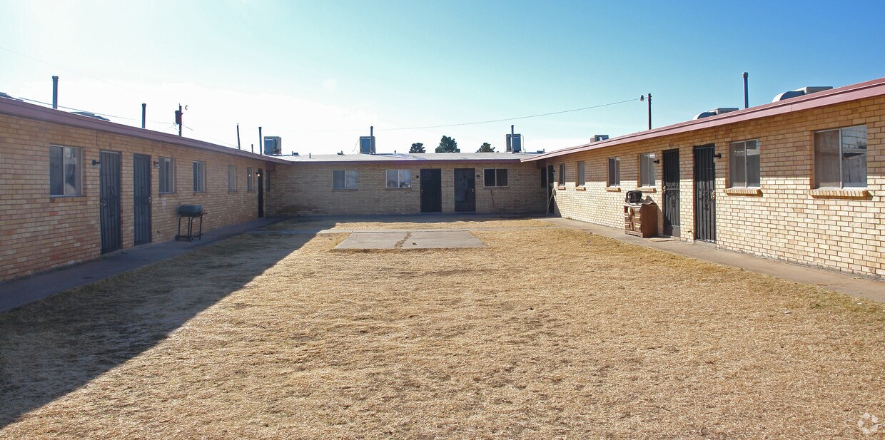 Primary Photo - 4510 Maxwell Ave