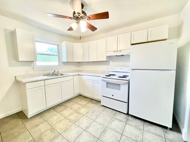 Building Photo - 281 Cluster Ave