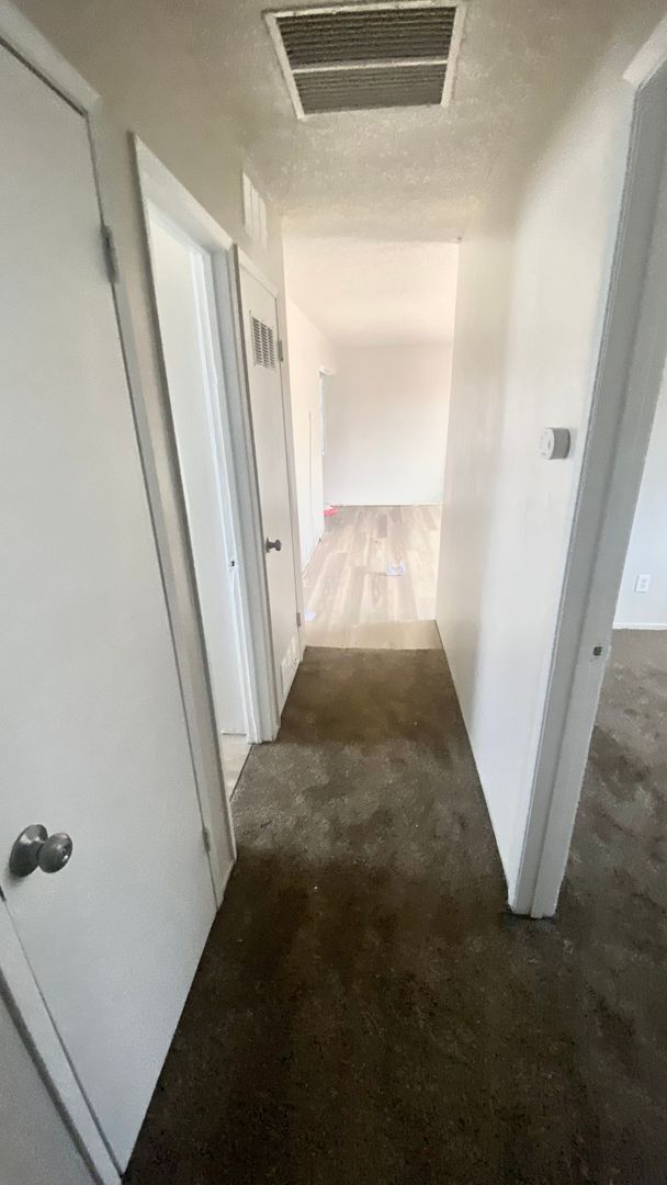 Foto del edificio - Enjoy this single family home with 3 bedrooms and 1 bathroom near downtown Bakersfield - AVAILABL...