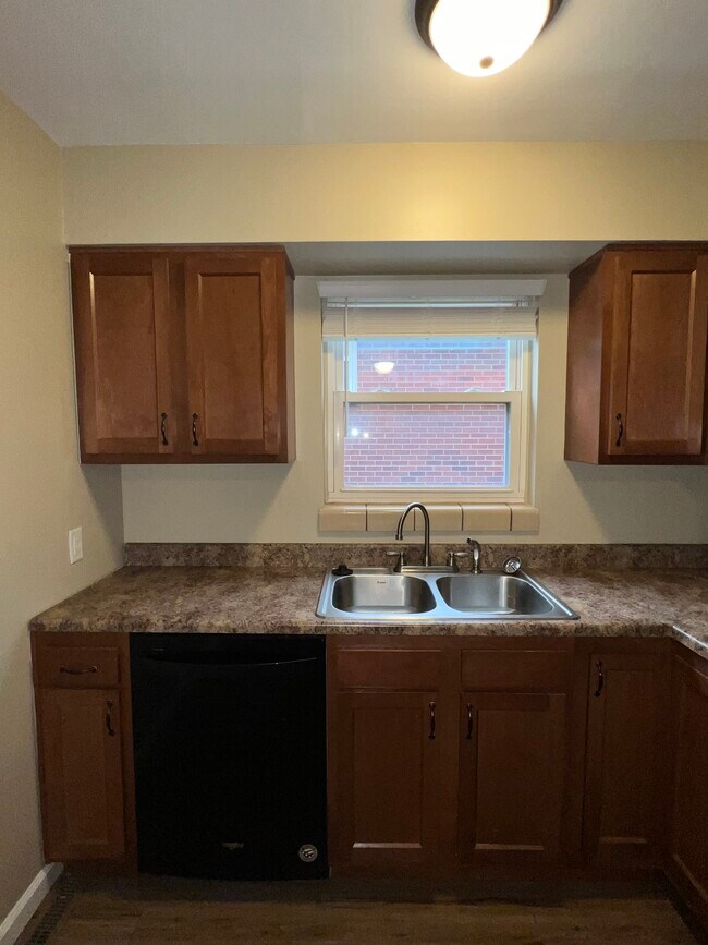 Building Photo - 604 Morgantown Ave