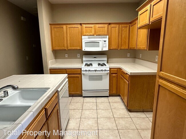 Foto del edificio - 3 br, 2 bath House - 3939 S. Oak View St.