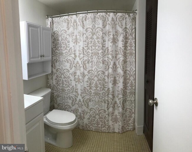 Foto del edificio - 6113 Hilltop Dr