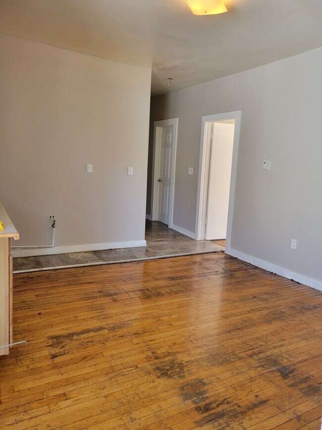 227 Kellogg St Unit 3, Syracuse, NY 13204 Apartments in Syracuse, NY