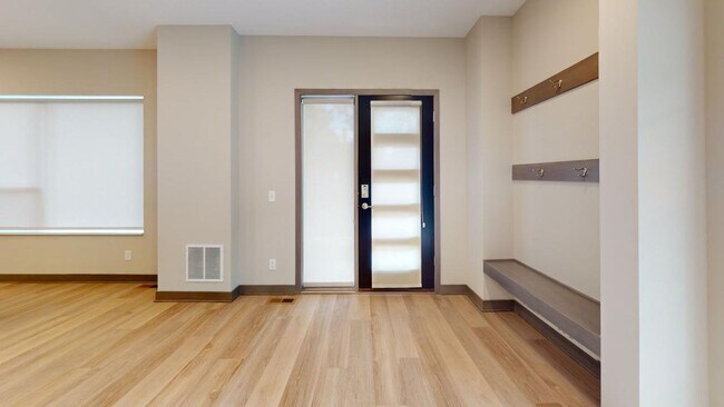 Building Photo - 6th St Triplex
