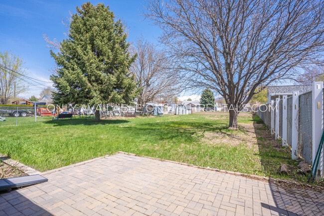 Building Photo - 347 S 500 W