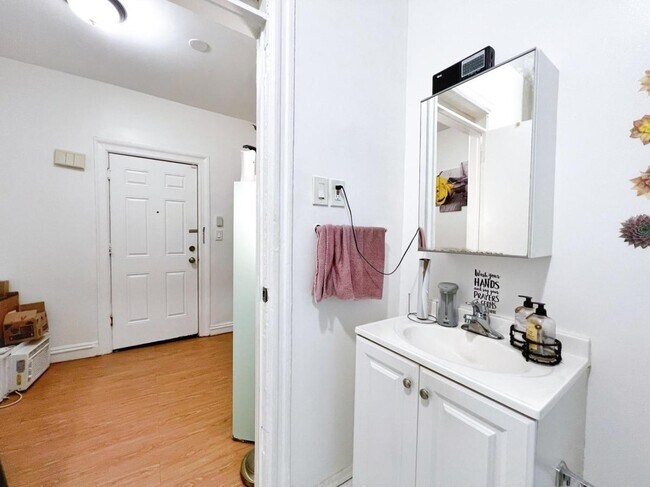 Foto del edificio - 298 Princeton Ave