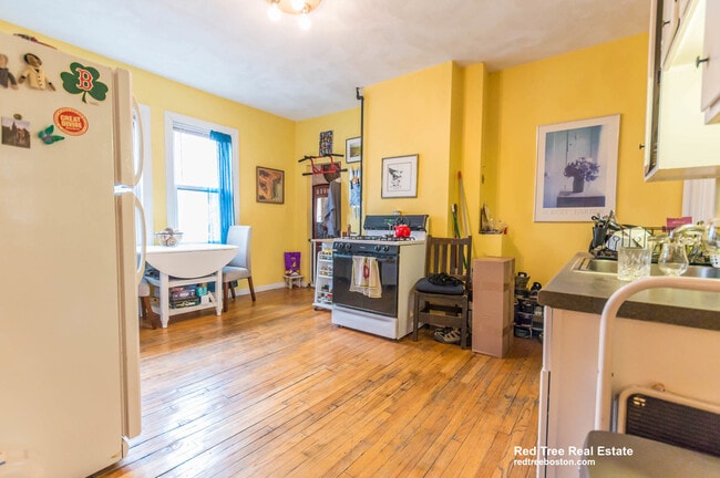 Building Photo - 16 Rossmore Rd