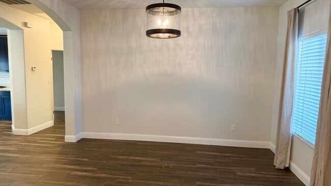 Foto del edificio - Gorgeous Move-In Ready Home by Frontier High School