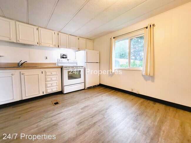 Building Photo - 2 br, 1 bath House - 24321 S. Railroad Dr