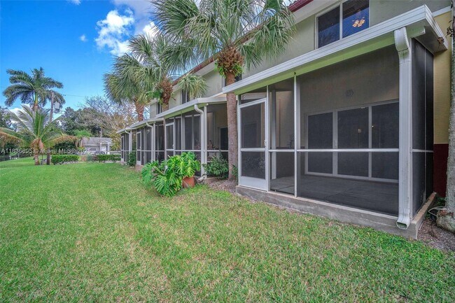 Foto del edificio - 4923 SW 66th Terrace