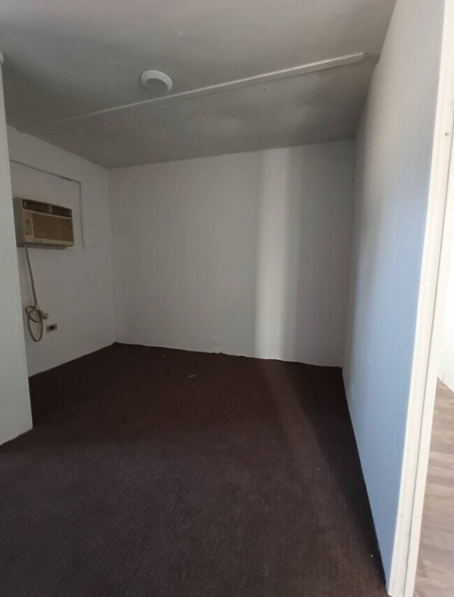 Building Photo - 1435 W King St