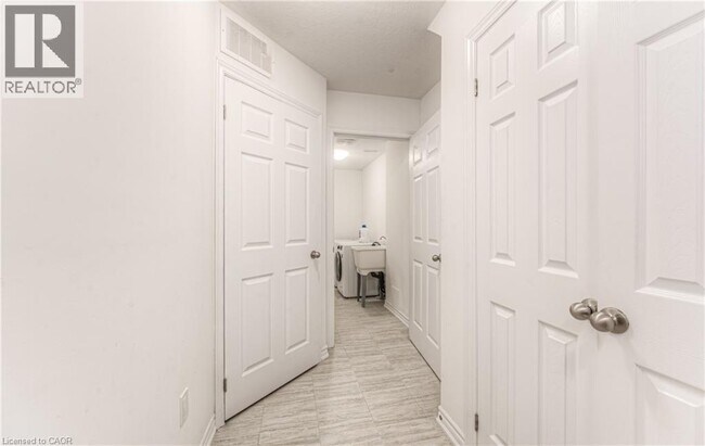 Building Photo - 15 Dewberry Dr