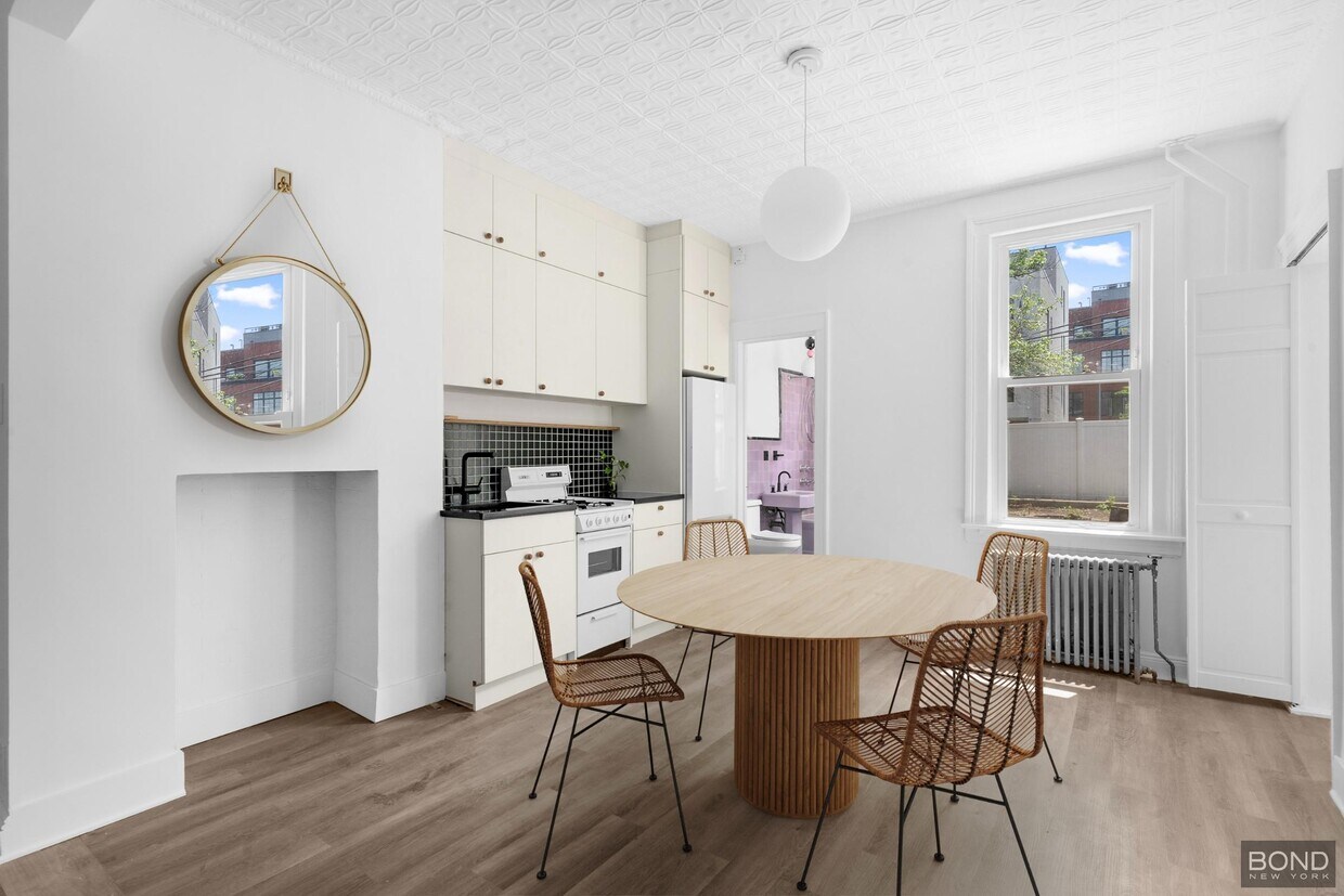 Foto principal - 210 Frost St