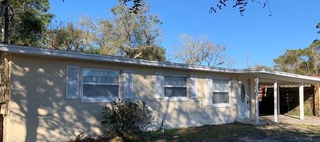 Spacious 4-Bedroom, 2-Bath Home with Fence... - Spacious 4-Bedroom, 2-Bath Home with Fence...