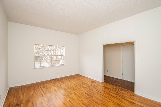 Foto del edificio - 11608 Birchwood Dr