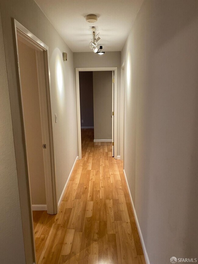 Building Photo - 5173 Diamond Heights Blvd